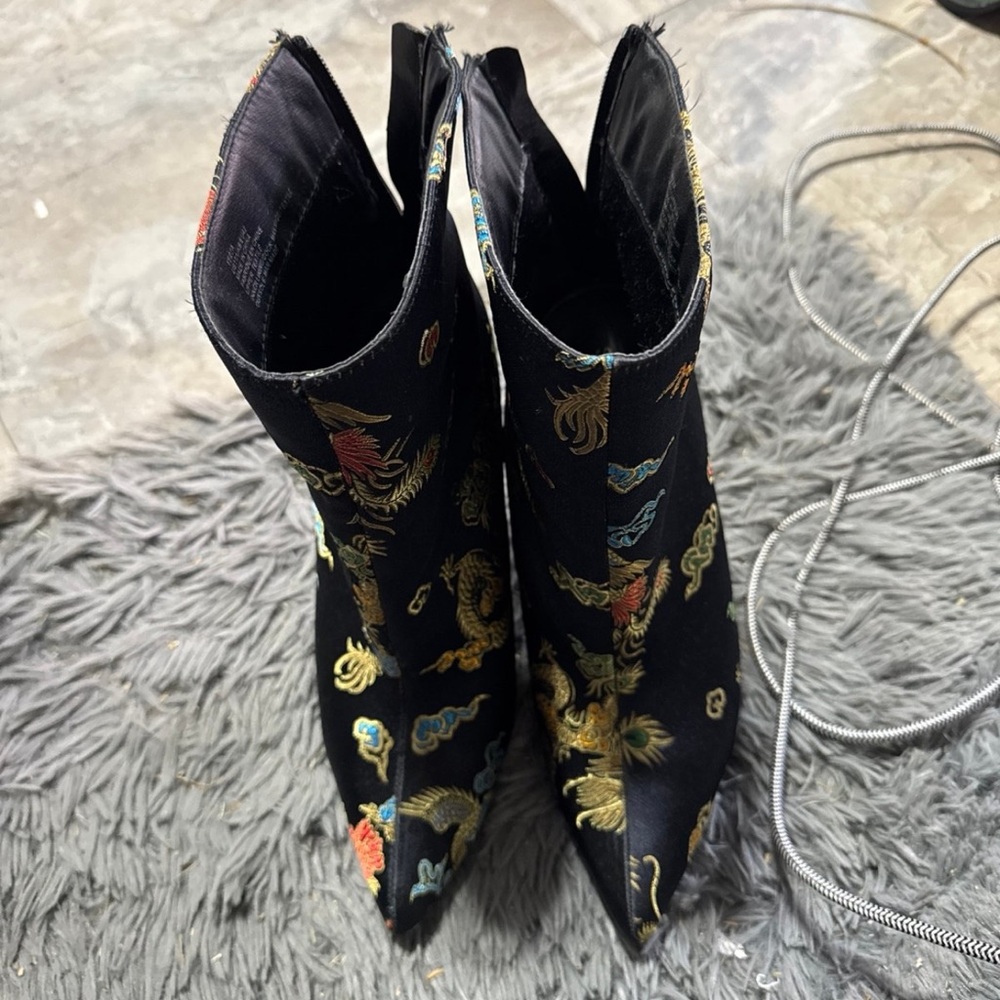 Floral Embroidered Black Stiletto Boots - Picture 3 of 3